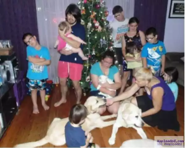 Blind woman gives birth to ten children, and five of them are also blind